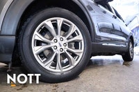 Key Features: Power adjustable front seats, tri-zone automatic climate control, heated front seats,... (image 8)
