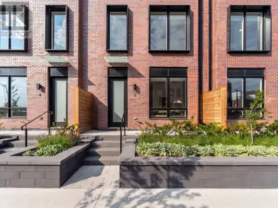 Experience modern luxury in Port Credit's prestigious Brightwater community! Unit 5 at The Mason Tow...