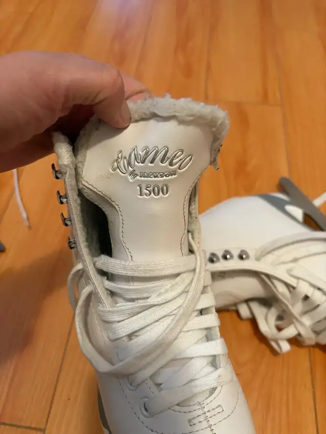 Girl skate size 3 in Skates & Blades in City of Toronto - Image 3