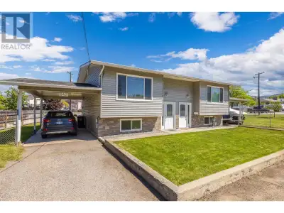 PERFECT STARTER HOME or investment property at this 2 bedroom and 2 bathroom half Duplex on Matt Roa...