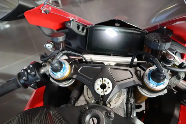 2025 Ducati Panigale V4 S Red in Street, Cruisers & Choppers in Edmonton - Image 3