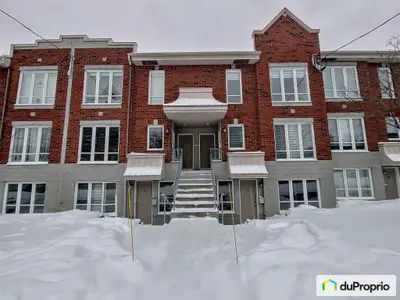 PROMESSE D'ACHAT ACCEPTÉE Condo - Dernier étage. 2 chambres. 2 stationnements. Découvrez ce magnifiq...