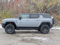 Electric engine with 4x4 drive - Panoramic sunroof and Bose audio - Advanced safety with adaptive cr... (image 4)