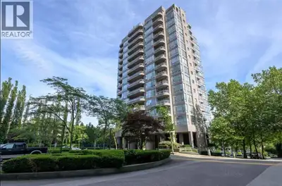 Stunning south-facing 2 bed, 2 bath home at sought-after Strathmore Towers! This bright and spacious...