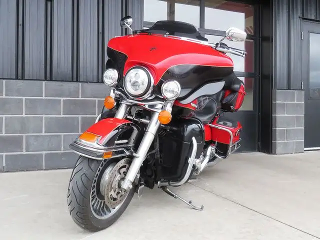 2010 Harley-Davidson Touring FLHTK - Electra Glide Ultra Limited in Sport Touring in Cambridge - Image 4