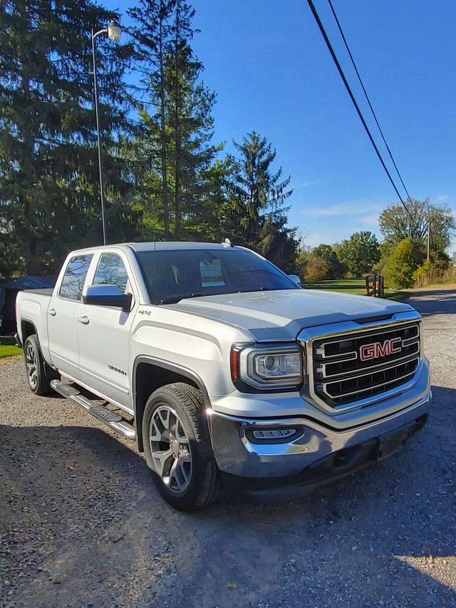 2016 GMC Sierra SLE 1500 4X4 Crew Cab in Cars & Trucks in Hamilton