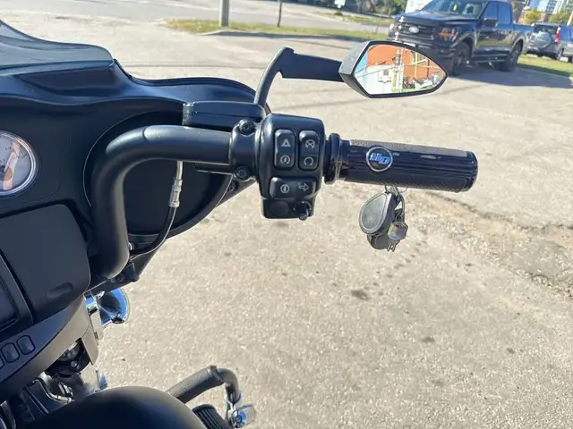 2017 Harley-Davidson Street Glide ~ STREET GLIDE ~ 107CI ~ DETAT in Sport Touring in City of Toronto - Image 25