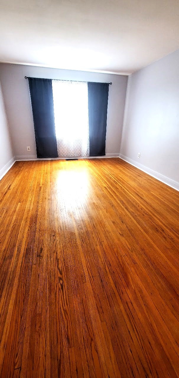 STUNNING 2 Bedroom - Downtown Kitchener - Walk to LRT 4