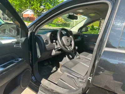 Excellent état technique. Rouille dans le coin du capot et dans le coin de la porte arrière. 2000 do...