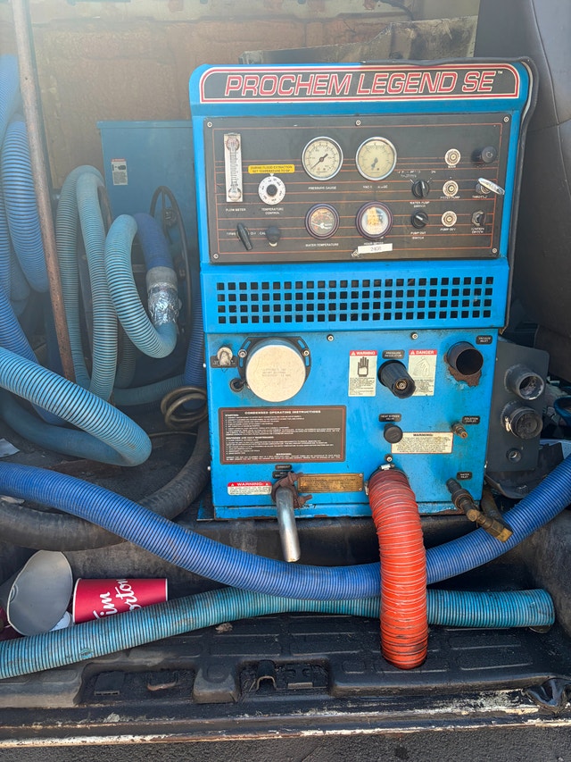 Camion-usine de nettoyage de tapis GMC Savana 2009 + Prochem Leg — photo 3