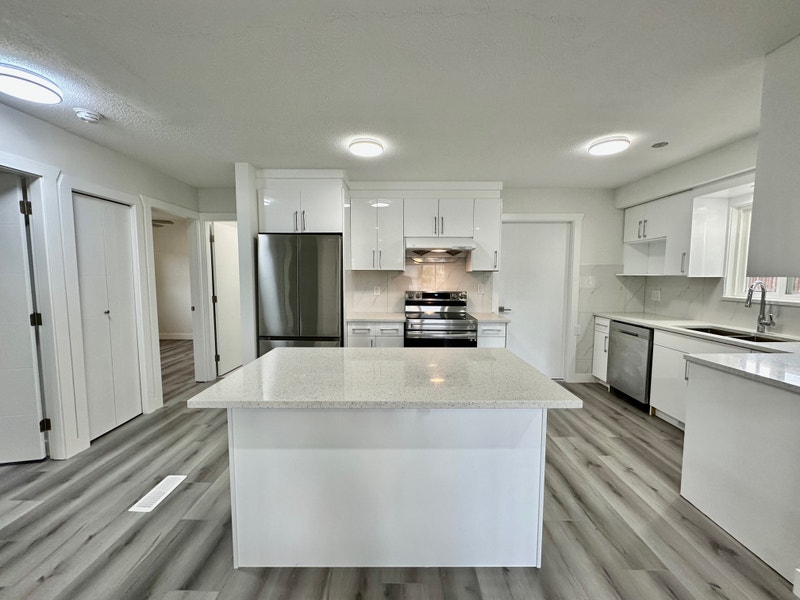 * Whole HOUSE 4 Bedroom Pets OK Long Term Rentals Victoria Kijiji