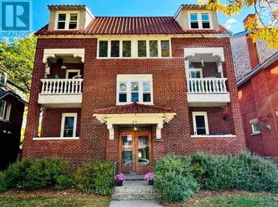 Ottawa, in the desirable area of Glebe. Available Dec 1st! This UPPER Apartment for rent features 2...