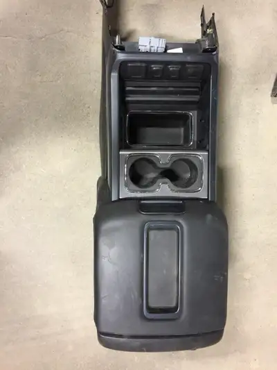 2014 2015 2016 2017 2018 2019 CHEVROLET CHEVY SILVERADO CENTER CONSOLE ___________________ RIGHT PAR...