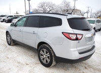 Traverse LT AWD ... Engine: V6 Cylinder Engine 3.6L/217CI L/100Km City: 16.0 L/100Km Hwy: 10.9 Safet... (image 2)