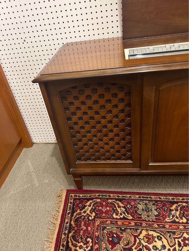 Vintage MCM Stereo in Arts & Collectibles in Calgary - Image 3