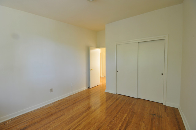 Spacious two bedroom + den townhouse for rent in Long Term Rentals in City of Toronto - Image 3