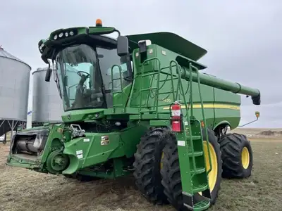 TRI-STREAM ROTOR CONTOUR MASTER FINE CHOPPER DELUXE ADVANCED TAILBOARD 26 FT AUGER FRONT TIRES:520/8...