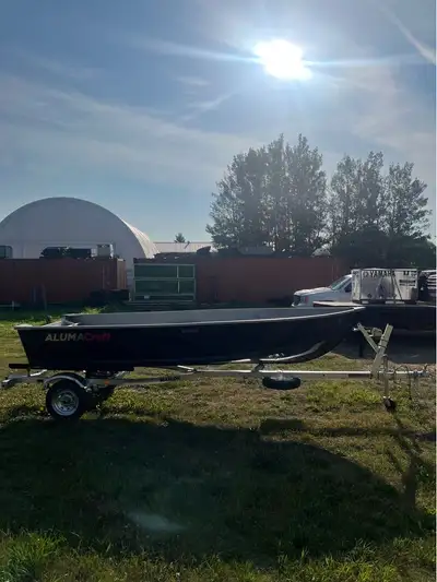 Length Overall: 171 in. (4300 mm) Beam: 68 in. (1.7 m) Dry Weight: 230 lb. (104 kg.) Max Person Capa...