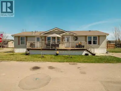 Affordable Corner-Lot Living in Coaldale! Welcome to 509 Station Street in Station Grounds. This wel...