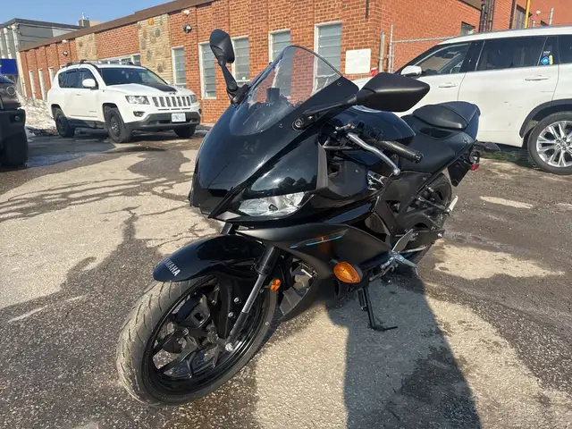 2023 Yamaha YZF-R3 ~ YAMAHA R3 ~ ABS ~ COOL BIKE ~ ONLY 18KMS ~ in Street, Cruisers & Choppers in City of Toronto - Image 4