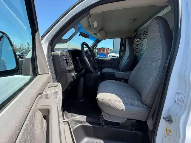 2017 GMC Savana5352715857382707211