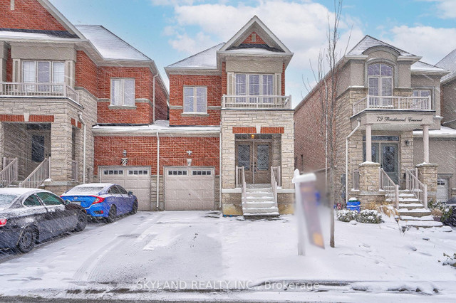 Thornhill Woods 4-Bedroom Link Home with Private Backyard! in Houses for Sale in Markham / York Region