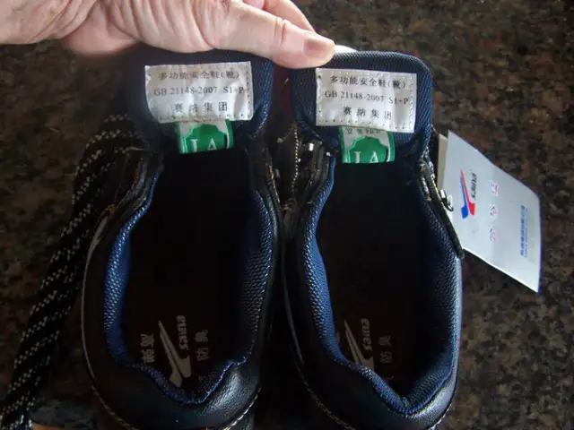 Genuine Leather Lace Breathable Work Safety Shoes  (size 6) in Men's Shoes in Hamilton - Image 5