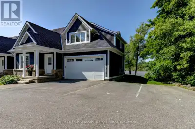 THE MILL POND in the heart of Thornbury presents a great waterfront opportunity. This 4 bedroom bung...