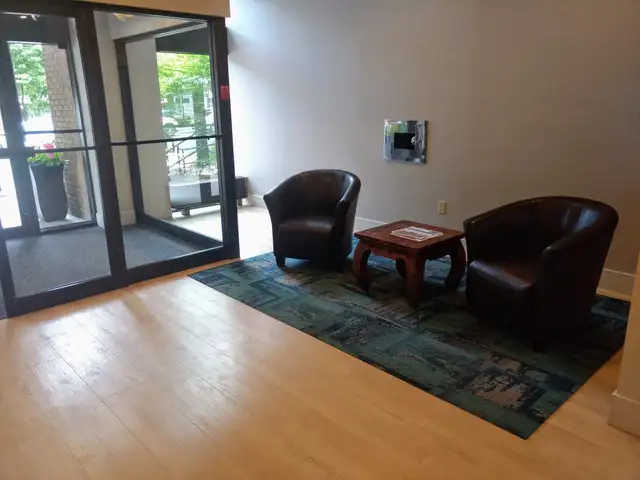 BACHELOR  PRIME DOWNTOWN LOACTION!! in Long Term Rentals in City of Halifax - Image 3