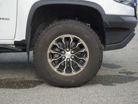 2020 Chevrolet Colorado ZR2 Extended Cab Rugged, capable, and ready for both adventure and hauling t... (image 8)