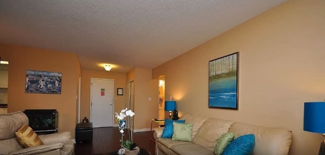 2 Bedroom + Solarium - Cooksville Go Station full amenities incl 5