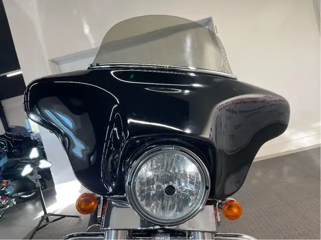 2009 Harley-Davidson Street Glide CANADIAN HARLEY/LOW KM/SERVICE in Sport Touring in North Bay - Image 7