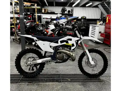 2026 Husqvarna TC 250 Husqvarna TC 250 2026 Les photos peuvent être à titre indicatif et sans inscri...