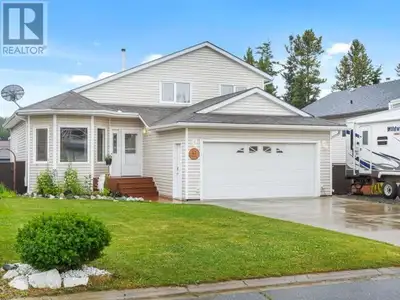 42 Valerie Crescent in Copper Ridge is the perfect mix of quality and functionality! This well-maint...