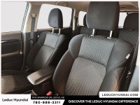 2020 Mitsubishi Outlander ES Experience the Mitsubishi Outlander ES with just 114610 km, finished in... (image 8)