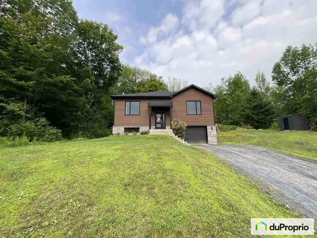 $745,000 - Bungalow for sale in Ste-Catherine-De-Hatley — photo 1