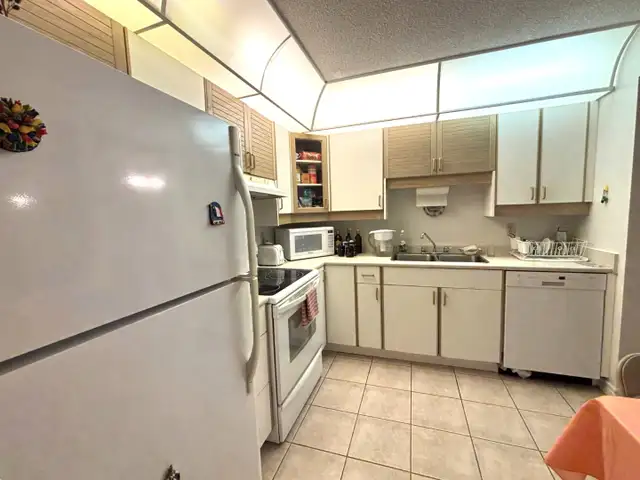 25-062 Lovely furnished condo in Halifax in Short Term Rentals in City of Halifax - Image 8