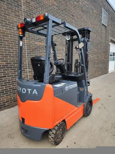 Keywords: used forklift, electric forklift, Toyota forklift, 3-stage mast, 5000 lbs capacity, side-s...