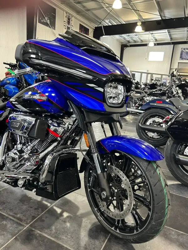 2025 Harley-Davidson CVO Street Glide in Street, Cruisers & Choppers in Sudbury - Image 6