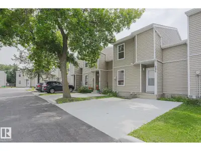 Step into easy living in this beautifully cared-for 3-bedroom townhouse in Blue Quill. The main floo...