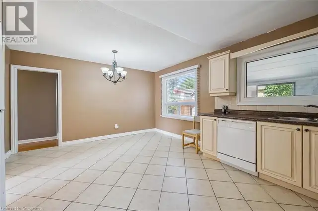 46 ORGAN Crescent Hamilton, Ontario in Houses for Sale in Hamilton - Image 12