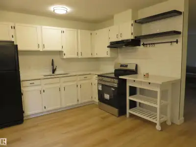 The prettiest complex around and this 3 bedroom unit is move in ready! Fresh New Paint throughout! B...