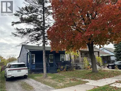 Spacious one-floor living plan 3 bedroom bungalow situated on fantastic 41 X 114 Lot. Detached servi...