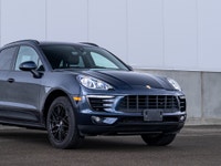 CARGET AUTOMOTIVE is thrilled to offer this 2018 Porsche Macan, offers sporty handling, premium comf... (image 4)