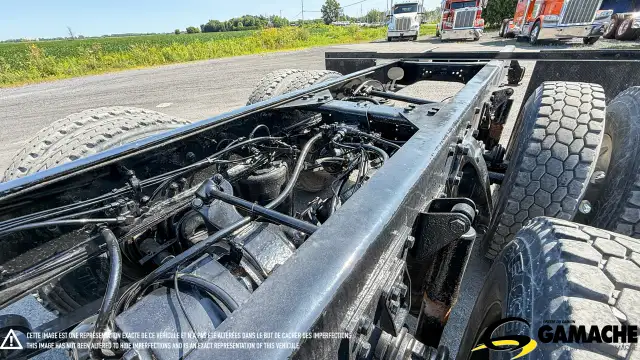 2003 WESTERN STAR 4900SA CAMION DE VILLE LONG FRAME in Heavy Trucks in Moncton - Image 11