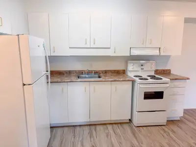 89 Stonehurst - Residents 65+: Apartment for rent in, View more