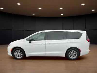 Price includes $1,000 finance credit. Price does not include fees or taxes. Experience the 2024 Chry...