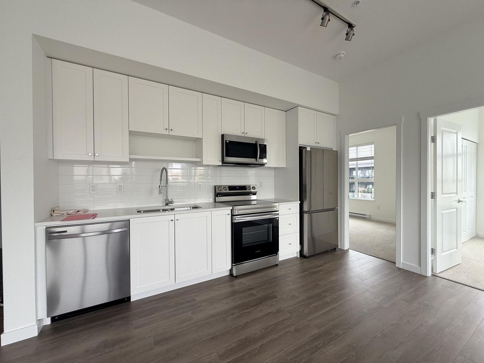 607 15733 85 AVENUE Surrey, British Columbia 3