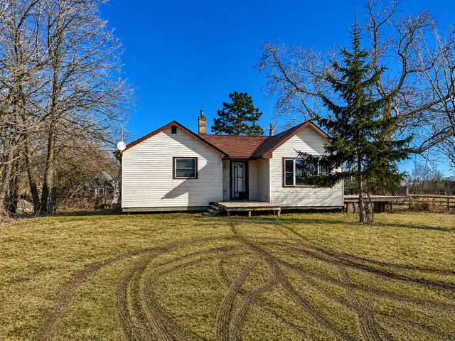 2-Bedroom Country Home on 3 Acres – 5 Minutes to Lindsay