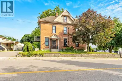 This professional office building in the heart of Downtown Tillsonburg presents exceptional potentia...